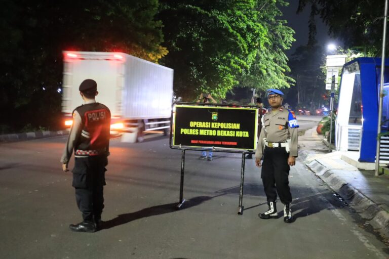Patroli Skala Besar Personil Gabungan Bekasi Kota Sapu Bersih Titik Rawan Kejahatan Jalanan 