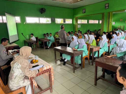 Polres Muara Enim Sosialisasi Penerimaan SMA Kemala Bhayangkara dan Binluh Bahaya Judi Online