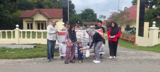 Silakan Yang Mengambil dan Disilakan yang Memberi:Polsek Tanjung Batu Gelar Kegiatan Jum’at Berkah