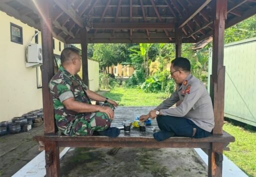 Bangun keharmonisan TNI – Polri, Kapolsek Pemenang dan Danramil Tanjung ber -coffee morning