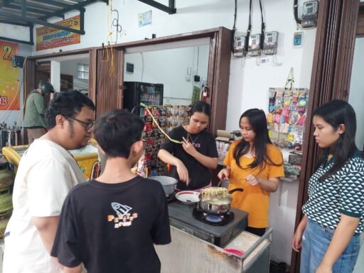 Munculnya Generasi Strawberry: Fenomena Sosial yang Patut Diperhatikan