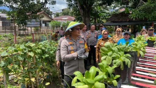 Kapolres Bitung Kunjungi Pekarangan Pangan Bergizi Kelompok Tani “Sampuhe” di Wangurer