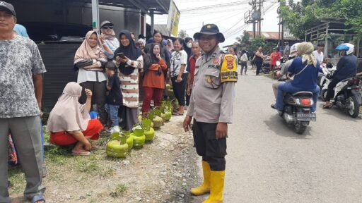 Polres Muara Enim Tak Kenal Lelah! Kawal Distribusi LPG 3 Kg Demi Rakyat