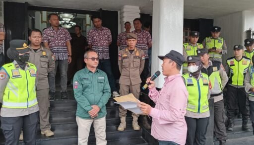 Massa GLSS Minta Pj Walikota Palembang Pecat Oknum Lurah Lebung Gajah Sako yang Diduga Arogan