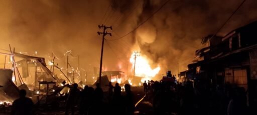 Pangkalan TNI AL Simeulue Bergerak Cepat Tanggulangi Kebakaran Di Pasar Simeulue Tengah