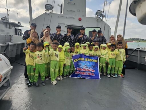 Lanal Bintan Sambut Antusiasme Siswa PAUD Nurul Istiqomah Kunjungi Kapal Perang Republik Indonesia