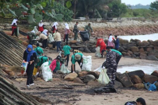 Bersatu Untuk Laut Bersih, Pangkalan TNI AL Dumai Dan Masyarakat Pesisir Gelar Aksi Bersih Pantai