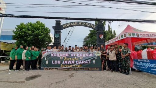 Berbagi Kebaikan, Koramil 01/Kranji Bersinergi dengan LDII Bagikan Takjil Gratis Jelang Buka Puasa