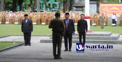 Hari Pertama Kerja, Parosil Pimpin Apel Ajak Seluruh ASN Tingkatkan Etos Kerja dan Kekompakan