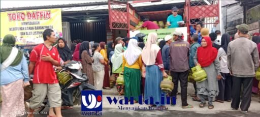 Lambar Hebat..!! Warga Berebut Gas 3 Kg, Menuai Sorotan