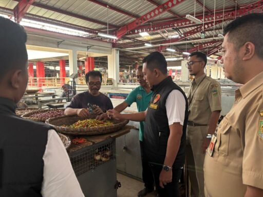 Bersama Dinperindag, Satreskrim Polresta Banyumas Pantau Harga Beras di Pasar Tradisional