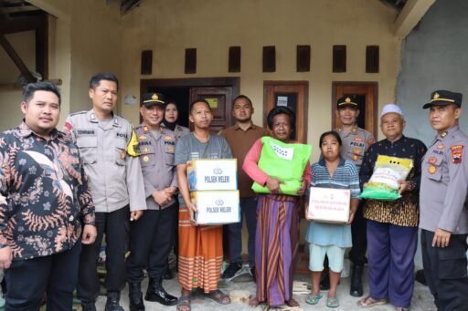 Tangis Haru Muhlisin, Pengemis Korban Penganiayaan di Weleri Kendal, Saat Terima Bantuan Polisi