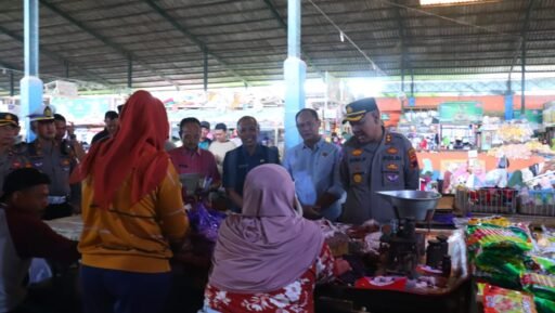 Awasi Harga Kebutuhan Pokok dan Penting, Kapolres Pekalongan Sidak Pasar Kajen