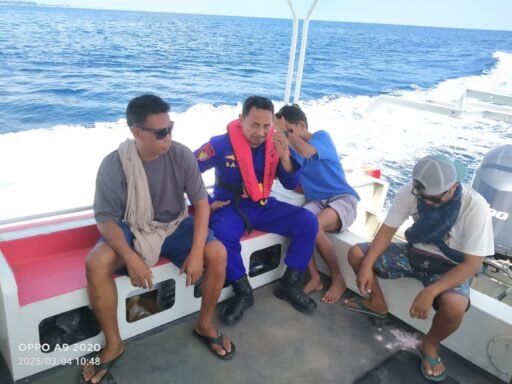 Tim Gabungan Selamatkan Awak Kapal Nelayan Terbakar di Perairan Gili Air