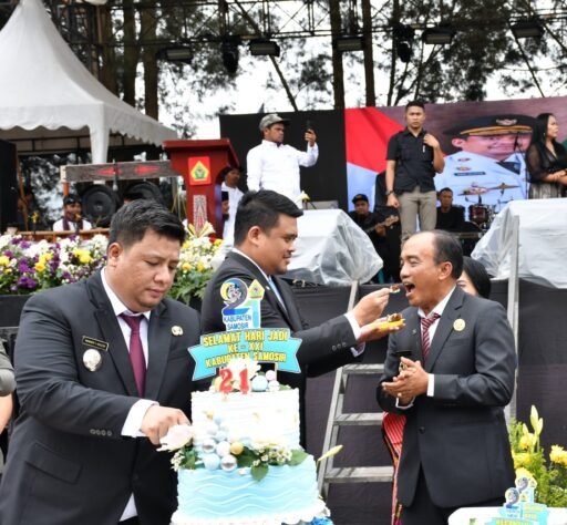 Kunjungan Pertama Sebagai Gubernur, Bobby Nasution Serap Aspirasi Warga Samosir