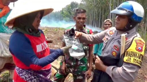 Bhabinkamtibmas Polsek Curahdami Turun Langsung Dukung Ketahanan Pangan Nasional