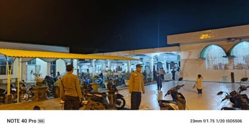 Polsek Tanjung Batu ogan ilir  Laksanakan Pengamanan Shalat Tarawih di Masjid Baiturahman