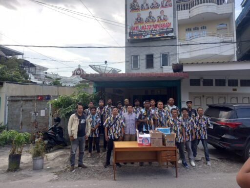 Semarakkan Ramadhan 1446 H, DPD II PKN MJA Kota Medan Berbagi Takjil Kepada Masyarakat