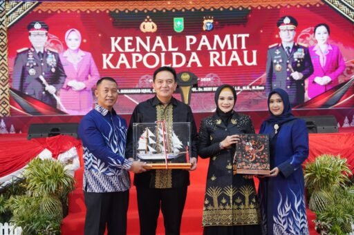 Mengukir Kenangan, Merajut Silaturrahmi Danlanal Bersama Kapolda Riau