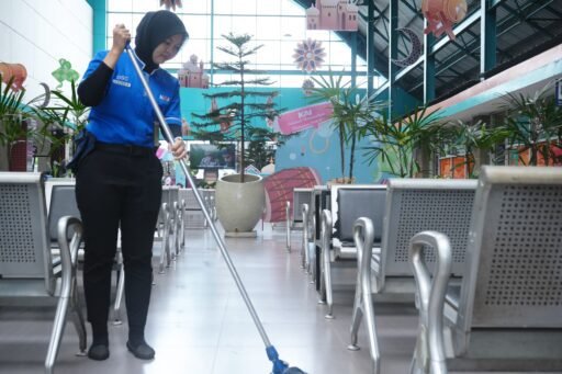 Mudik Idul Fitri 2025 Menyenangkan,KAI Divre III Komitmen Layanan Kebersihan di Stasiun dan Kereta