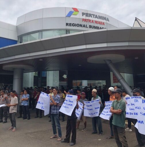 Massa SCW Desak Pimpinan PT.Pertamina Patra Niaga Regional Sumbagsel Segera Mundur dari Jabatannya