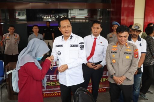 Kapolres Muara Enim Serahkan Sepeda Motor Hasil Pengungkapan Kasus Curanmor