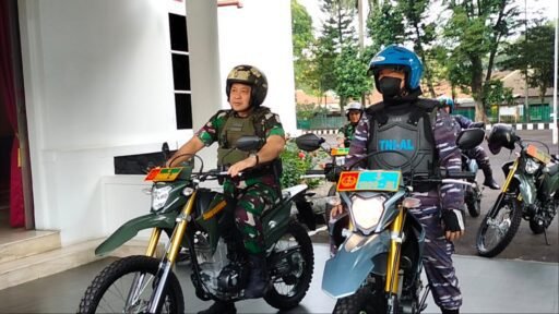 Ciptakan Suasana Aman, Komandan Serta Prajurit Lanal Bandung Gelar Patroli Gabungan TNI-Polri