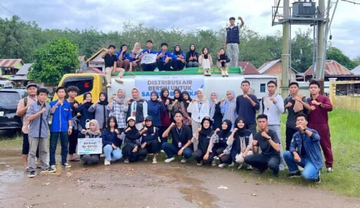 HMPS Ilmu Komunikasi UIN Raden Fatah Salurkan Air Bersih