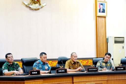 Bentuk Kesiapsiagaan Dan Koordinasi Antar Instansi, Danlanal Dumai Hadiri Rapat Bencana Karhutla