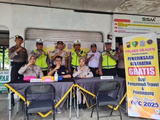 Dapat Layanan Gratis Dokkes Polres Sragen, Puluhan Penumpang Travel Ramai-Ramai Periksa