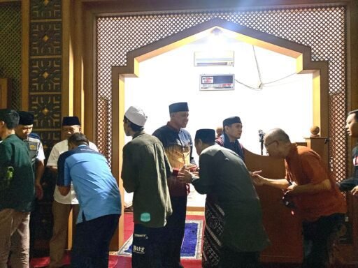 Malam Ramadhan ke 26, Wali Kota Laksanakan Tarawih di Masjid Al-Amir Pemerintah Kota Bekasi