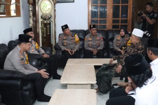 Kapolres Lamongan Bersilaturahmi ke Ponpes Sunan Drajat Paciran