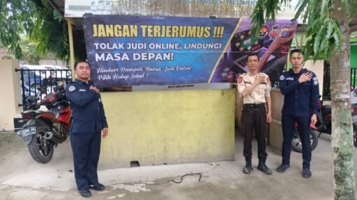 Bidhumas Polda Kaltim Pasang Spanduk Himbauan Kamtibmas