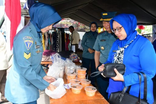 Jelang Hari Raya Idul Fitri 1446 H/2025 M, Lanal Bandung Gelar Bazar Murah TNI