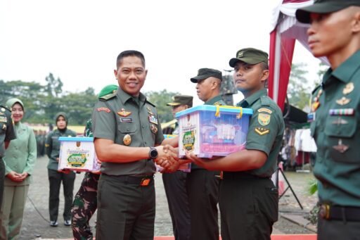 Wujud Perhatian, Pangdam II/Sriwijaya Gelar Bazar Murah dan Beri Bingkisan Lebaran