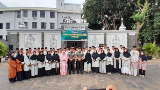 Kabintaljarahdam II/Sriwijaya Lepas Jamaah Umroh Penghargaan Pangdam ll/Swj Tahun 2025