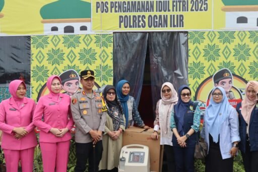 Kapolres OI Bersama Ketua Bhayangkari Tinjau Pospam Lebaran dan Beri Bingkisan Personel pengamanan