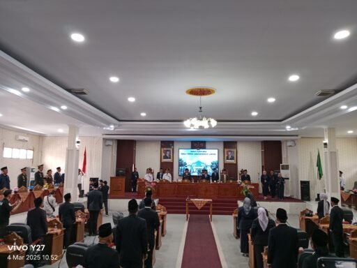 Rapat Paripurna Sertijab Bupati dan Wabup Lebong di gelar di Aula DPRD Lebong.