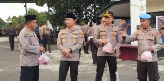 Polres Bitung dan Insan Pers Sinergi di Bulan Ramadan, Bagikan Takjil di Aspol Pinokalan