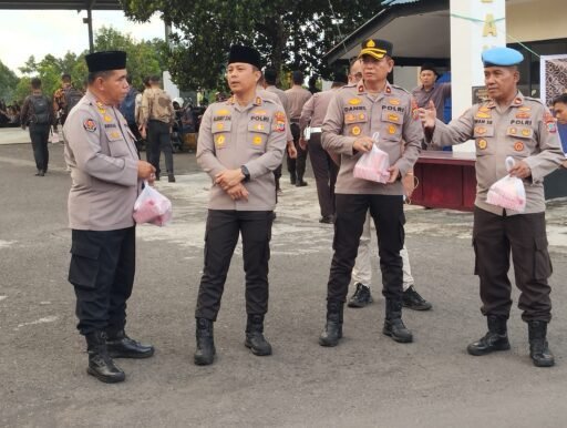 Polres Bitung dan Insan Pers Sinergi di Bulan Ramadan, Bagikan Takjil di Aspol Pinokalan