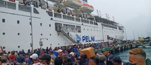 KM .Labobar Mengangkut 1700 Penumpang Arus Mudik Lebaran 1446/ H Dari Pelabuhan Yossudarso Dobo