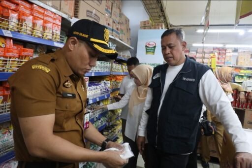 Pantau Harga Sembako, Wali Kota Telusuri Pasar Jatiasih dan Pasar Ritel Modern Naga Pekayon