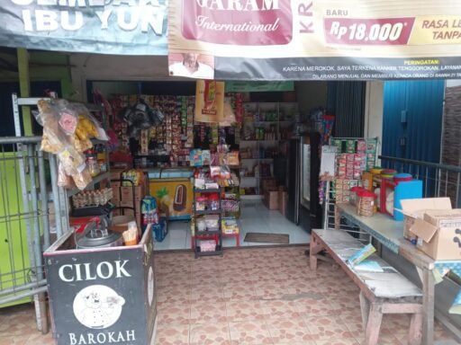 Warung Sembako Sawah Lama Ciputat Tetap Buka Selama Lebaran Idul Fitri 2025