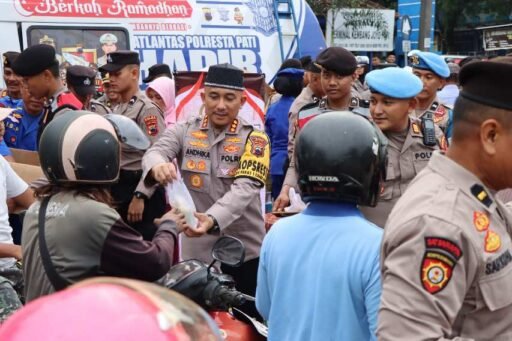 Polresta Pati Gelar Aksi Serentak Pembagian Takjil, Sentuh Masyarakat di 20 Lokasi