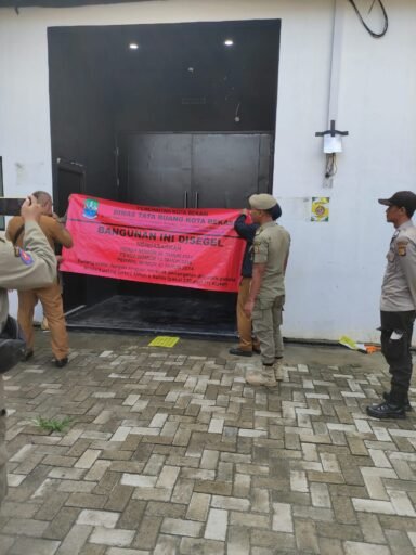 Pemkot Bekasi Segel Bangunan Tak Berizin di Pekayon Jaya