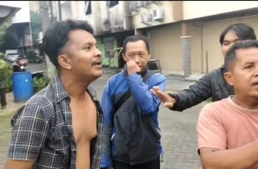 PRIA BERGAYA PREMAN MELEDAK -LEDAK SAAT INTIMIDASI JURNALIS DI BEKASI, ANCAM KEBEBASAN PERS