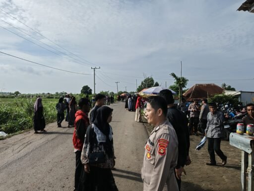 Ramai Masyarakat Berziarah pada Perayaan Idul Fitri 1446 H, Polsek Pemulutan Lakukan Pengamanan