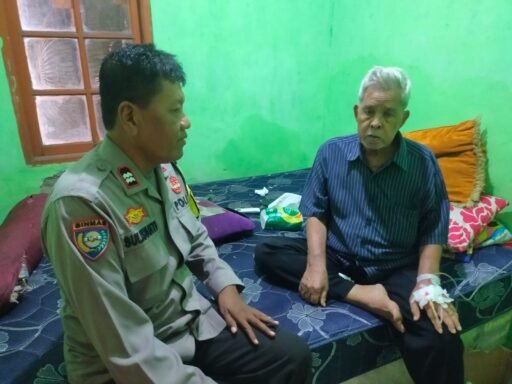 Giat Empathy Building Polsek Bekasi Barat Menjenguk Warga Yang Sakit