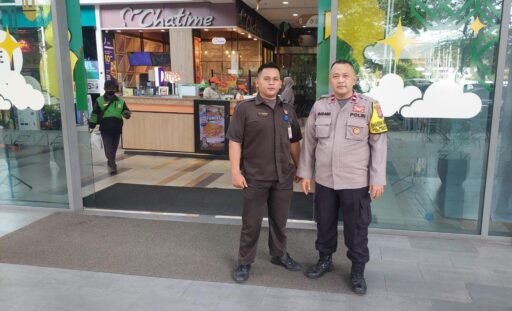 Patroli Bhabinkamtibmas Bersama Babinsa Lokasi Perbelanjaan Harapan Indah Kota Bekasi
