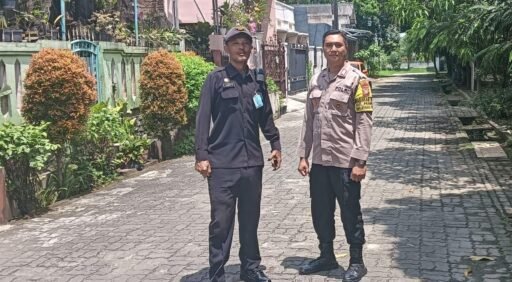 Antisipasi Arus Balik Bhabinkamtibmas Bersama Petugas Keamanan Perum Villa Mas Indah